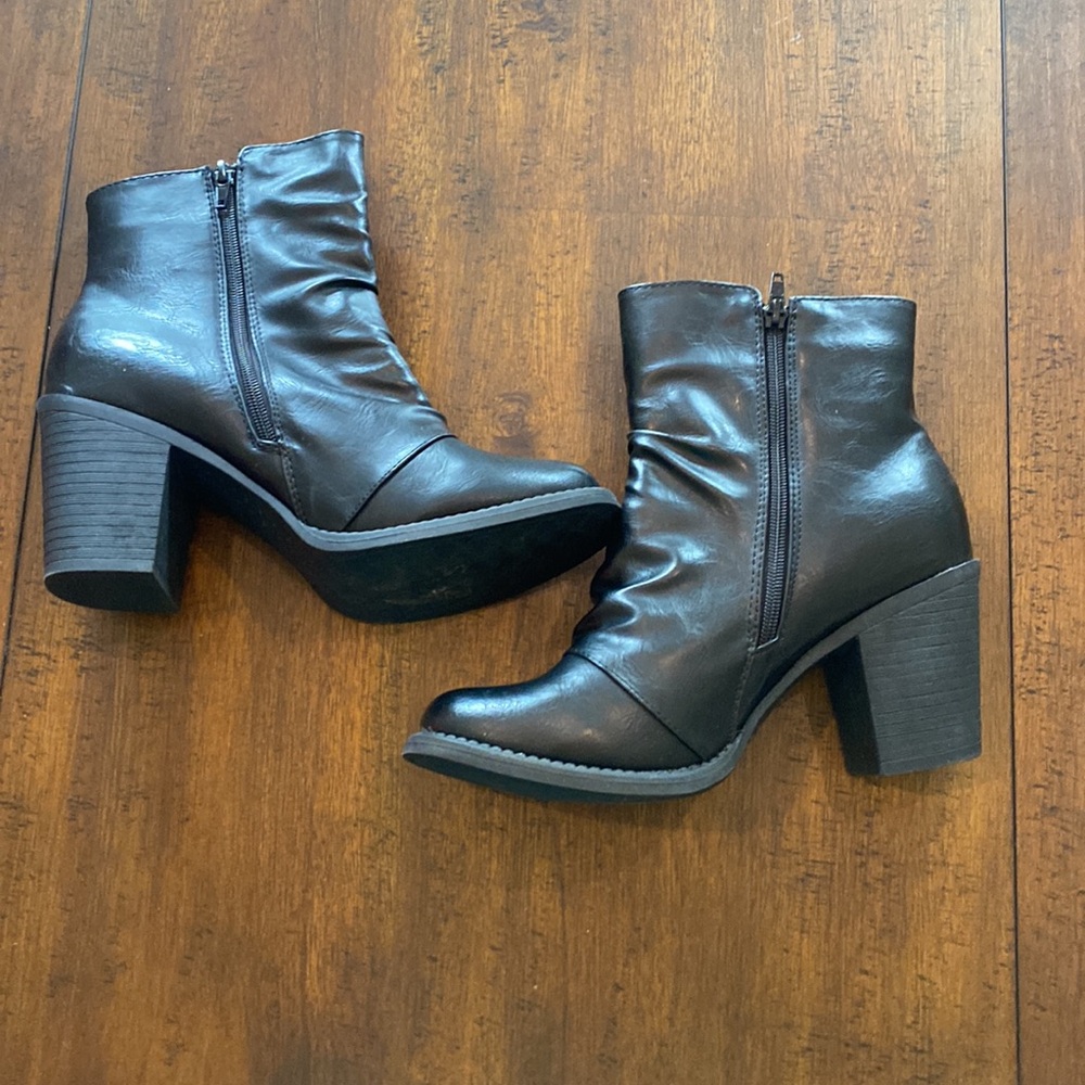 ❤️ Pierre Dumas black boot side zip women’s size 10 new without box - Picture 3 of 4